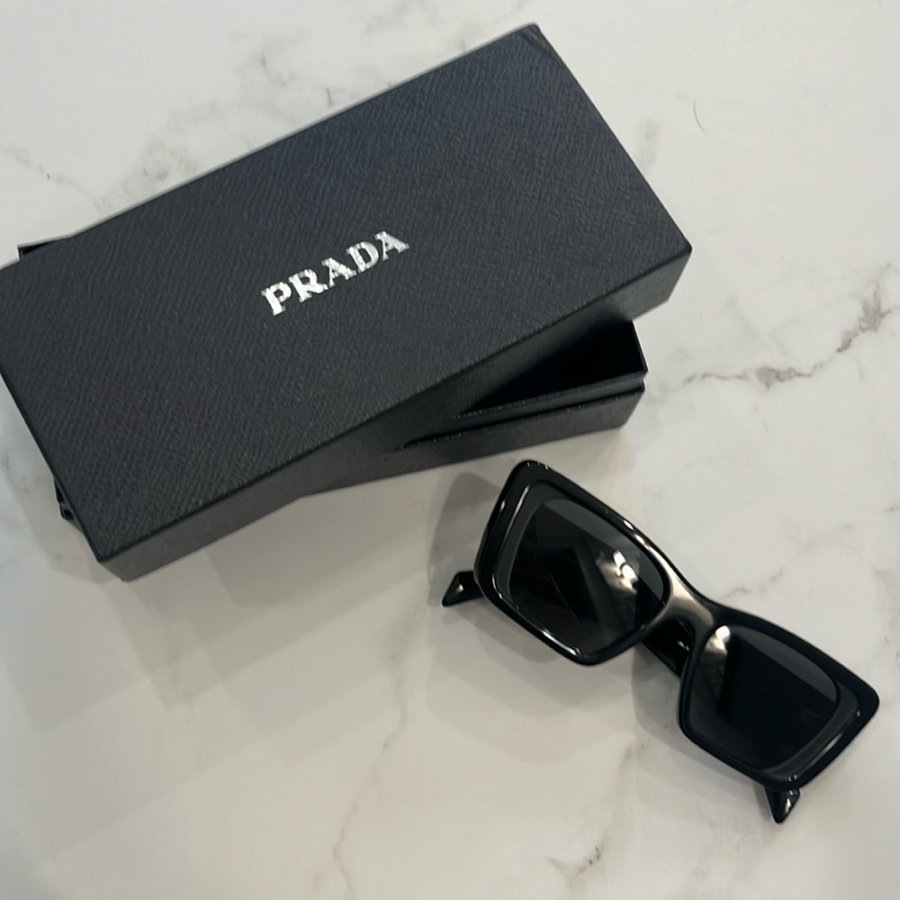 LIKE NEW PRADA SUNGLASSES